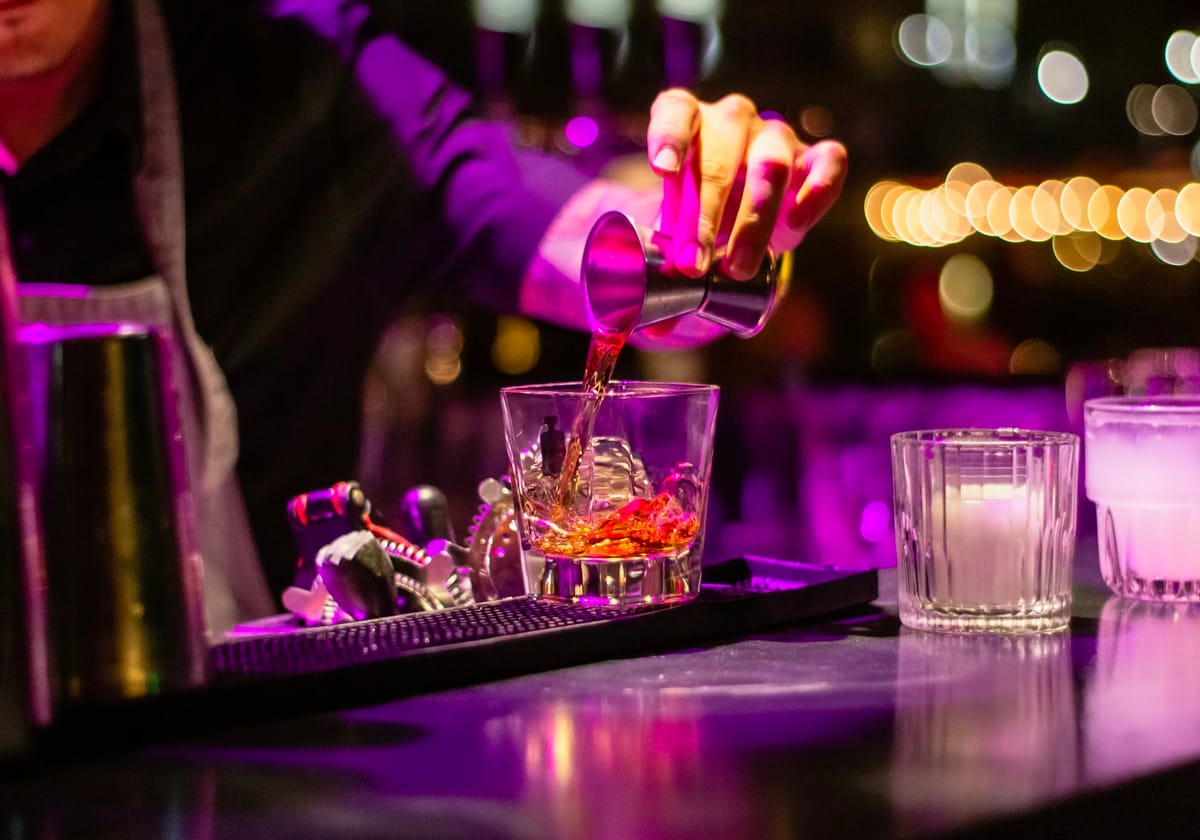 Cocktail en clair-obscur au Coquetel-Bar de Belfort